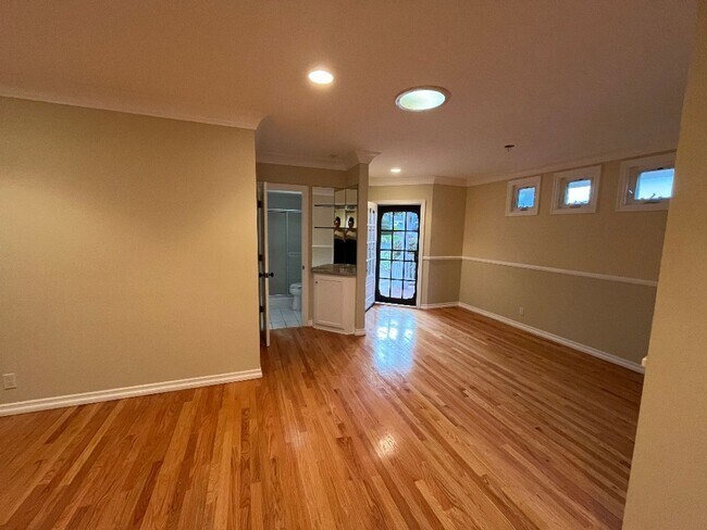 Foto del edificio - Charming 3 bedroom/ 2 bath single-family home