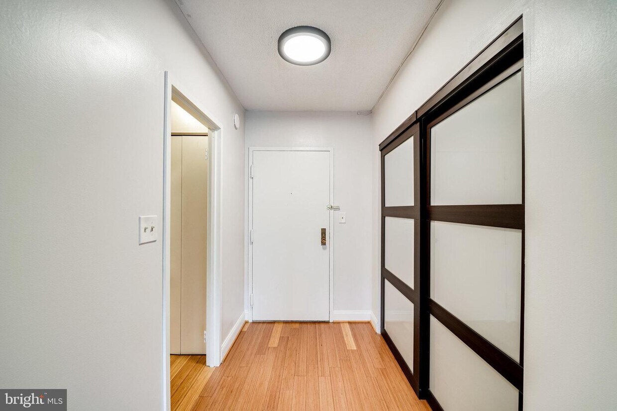 5500 Holmes Run Pkwy Unit 403, Alexandria, VA 22304 Apartment for