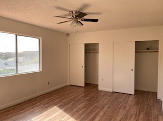 Building Photo - >>>>> TWO BEDROOM 1.5 BATHS TOWN-HOME STYL...
