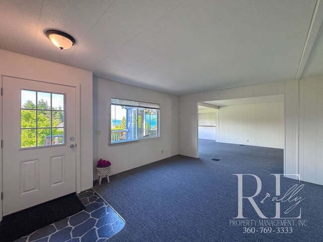 Building Photo - Coastal 3-Bed Home with Stunning Puget Sou...