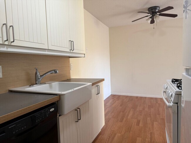 Foto del edificio - Maintenance-Free Living By The Beach