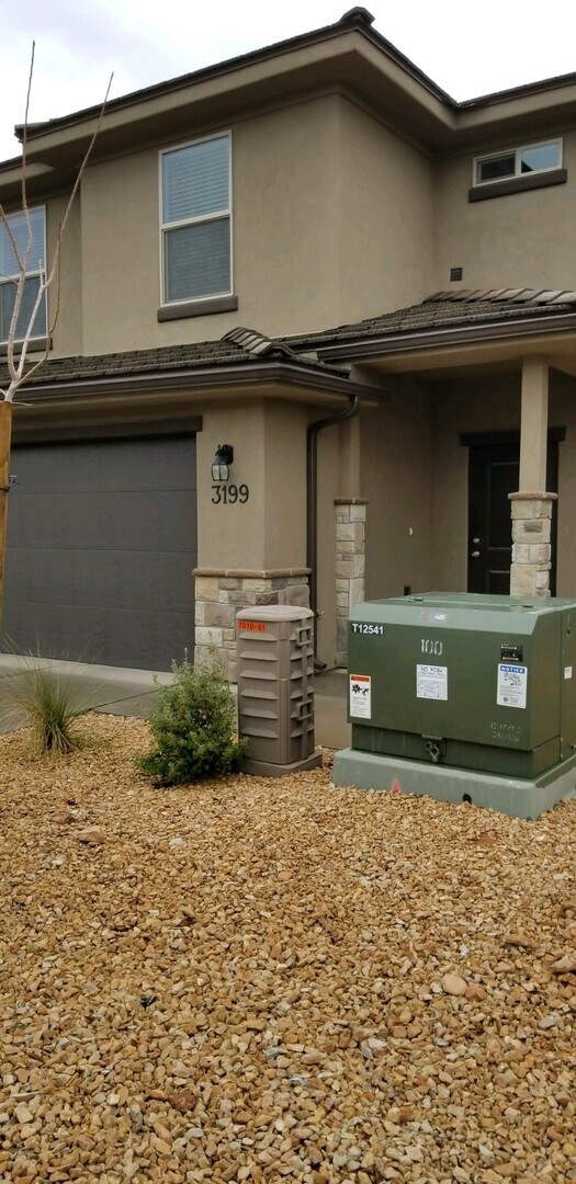 Foto del edificio - Town home in Little Valley Area. End Unit!!