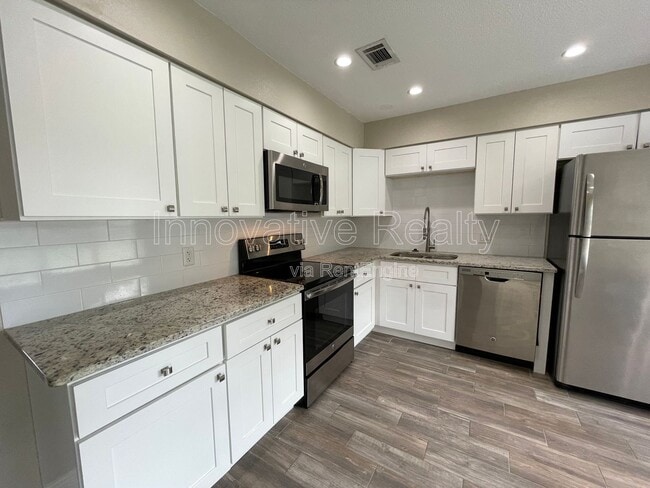 Building Photo - 6518 Cocos Dr