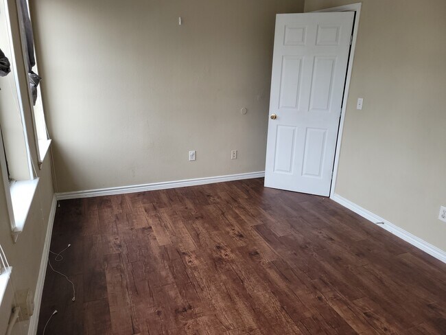 Building Photo - Harlandale