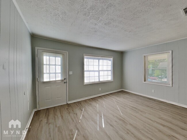 Building Photo - 10122 Allen Dr SW