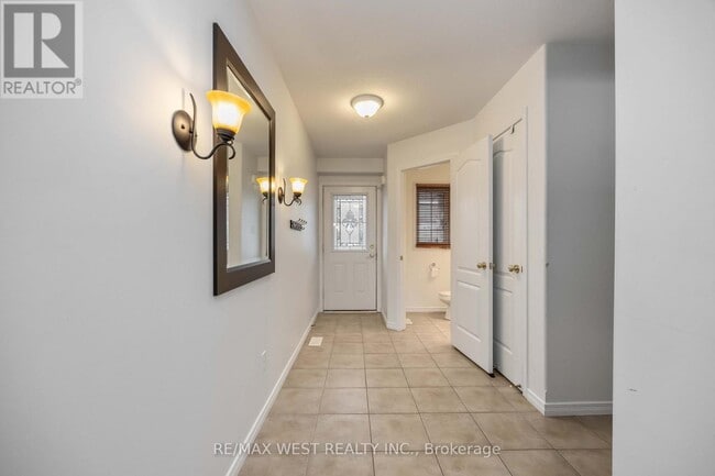 Building Photo - 87 Warman St