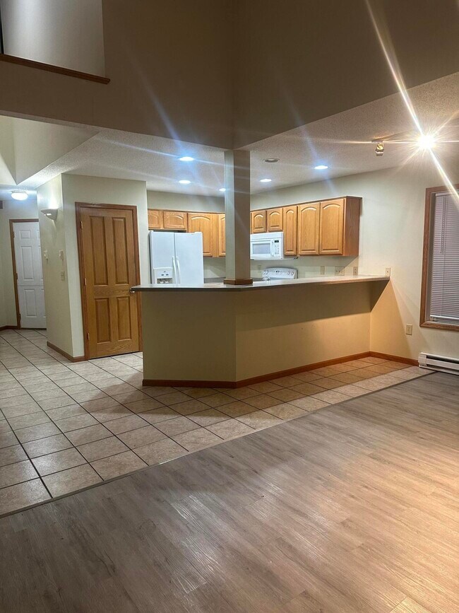 Building Photo - 903 8th Ave N