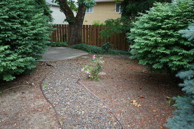 Building Photo - 9404 NE 26th Ct