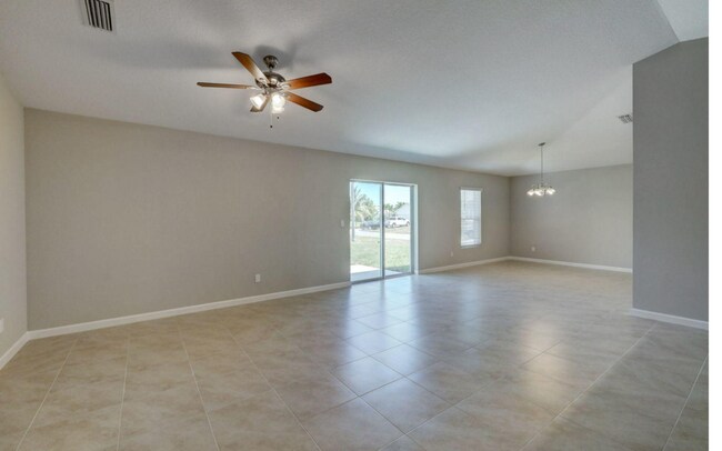 Building Photo - 2243 SW Frisco Terrace