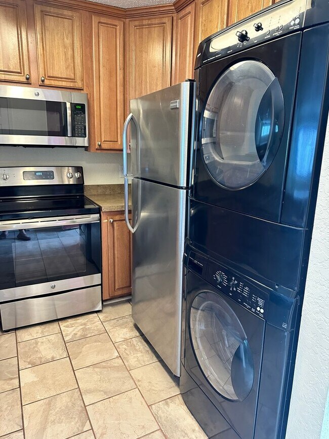 Building Photo - 2 bedroom condo in Williamsburg - Available August 2026!