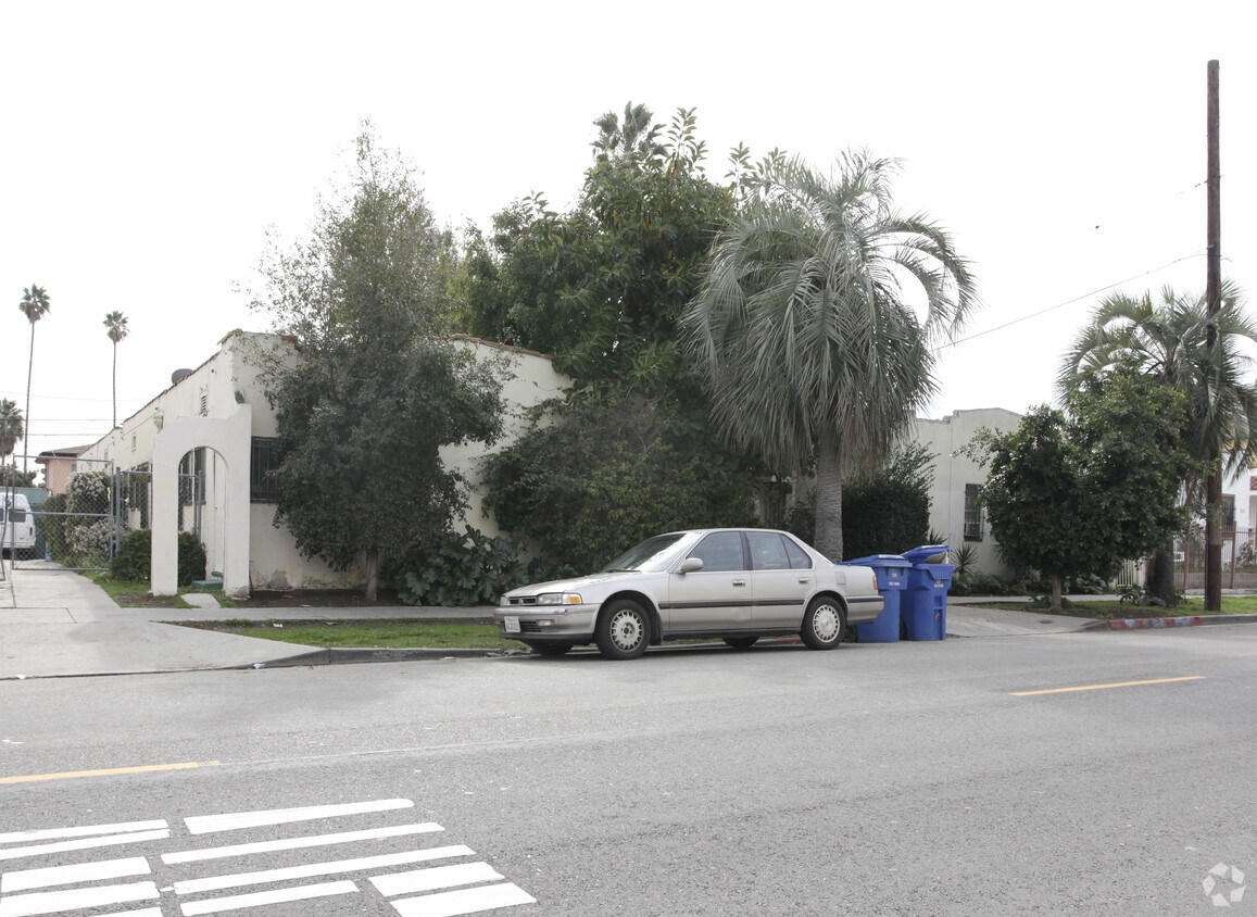 Primary Photo - 5740 Fountain Ave