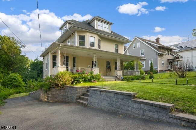 Building Photo - 28 Hazelwood Rd