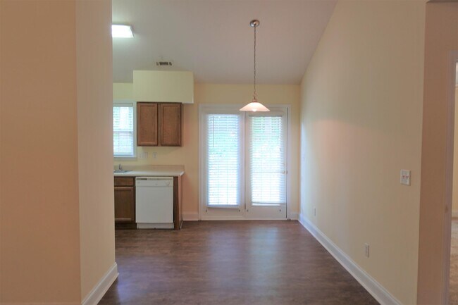 Foto del edificio - 312 Sprucewood Ct