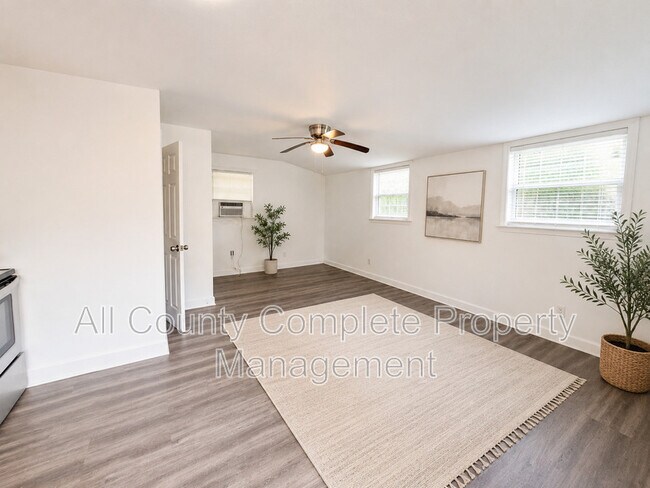 Foto del edificio - 4803 Lexington Ave