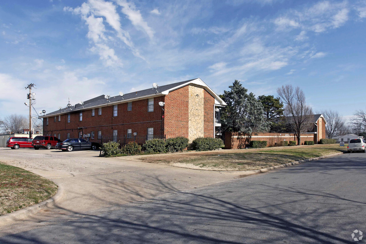 Primary Photo - Bishop's Court Apartments