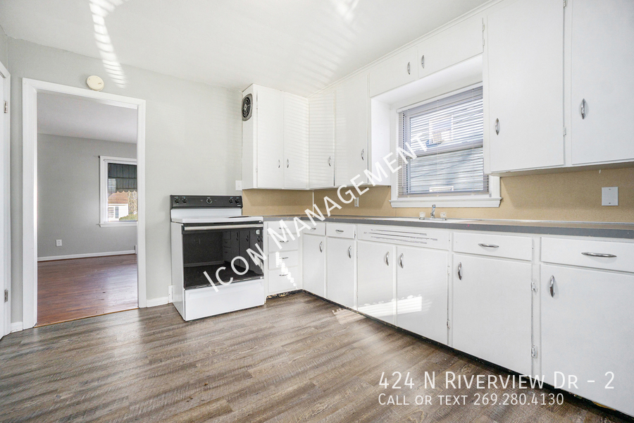 Foto principal - 424 N Riverview Dr