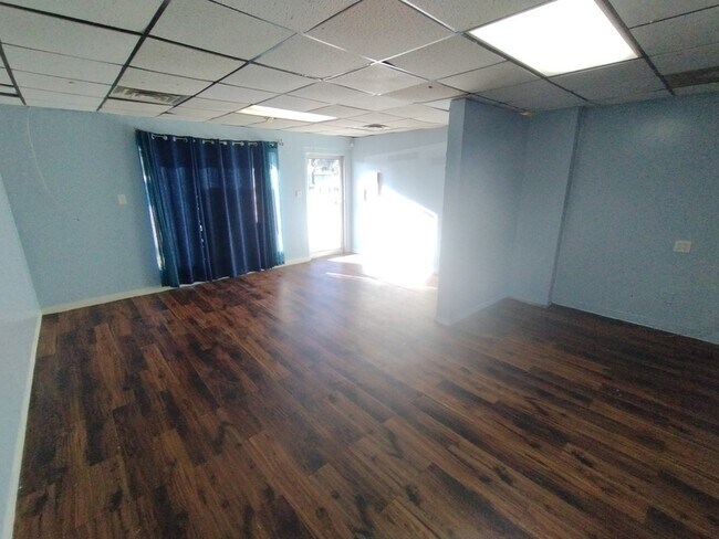 Foto del edificio - 5615 Wesconnett Blvd