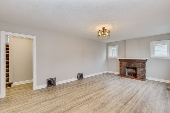 Foto del edificio - 544 S Poplar Dr
