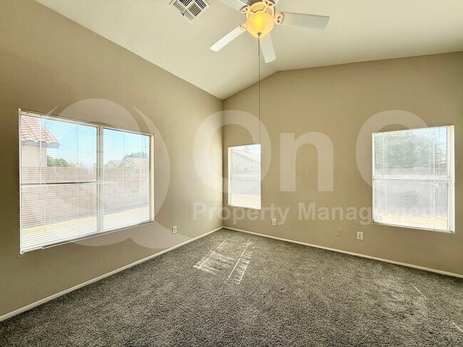 Foto del edificio - 10527 W Windsor Blvd