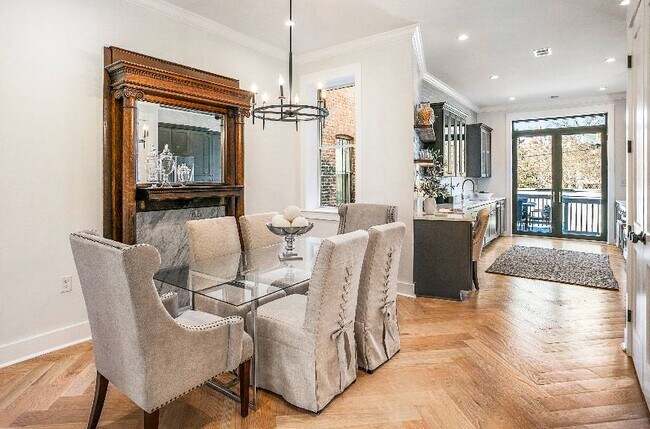 Foto del edificio - Stunning historic new renovated Townhome