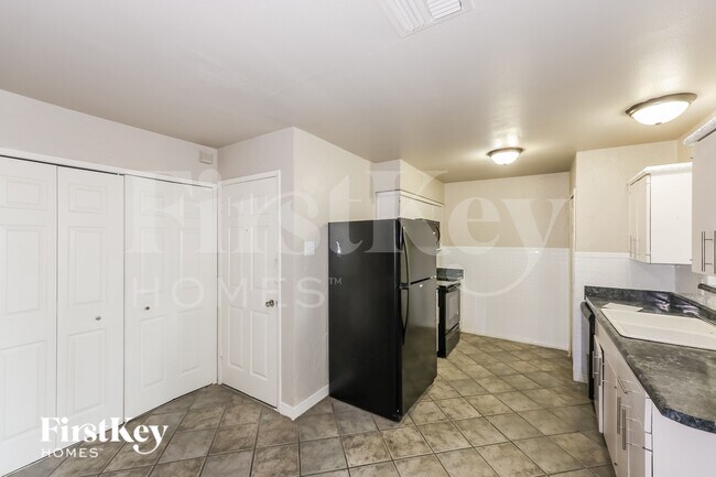 Foto del edificio - 5321 Saddleback Rd