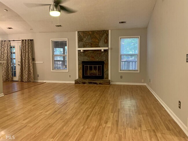 Building Photo - 401 Rockingham Ln