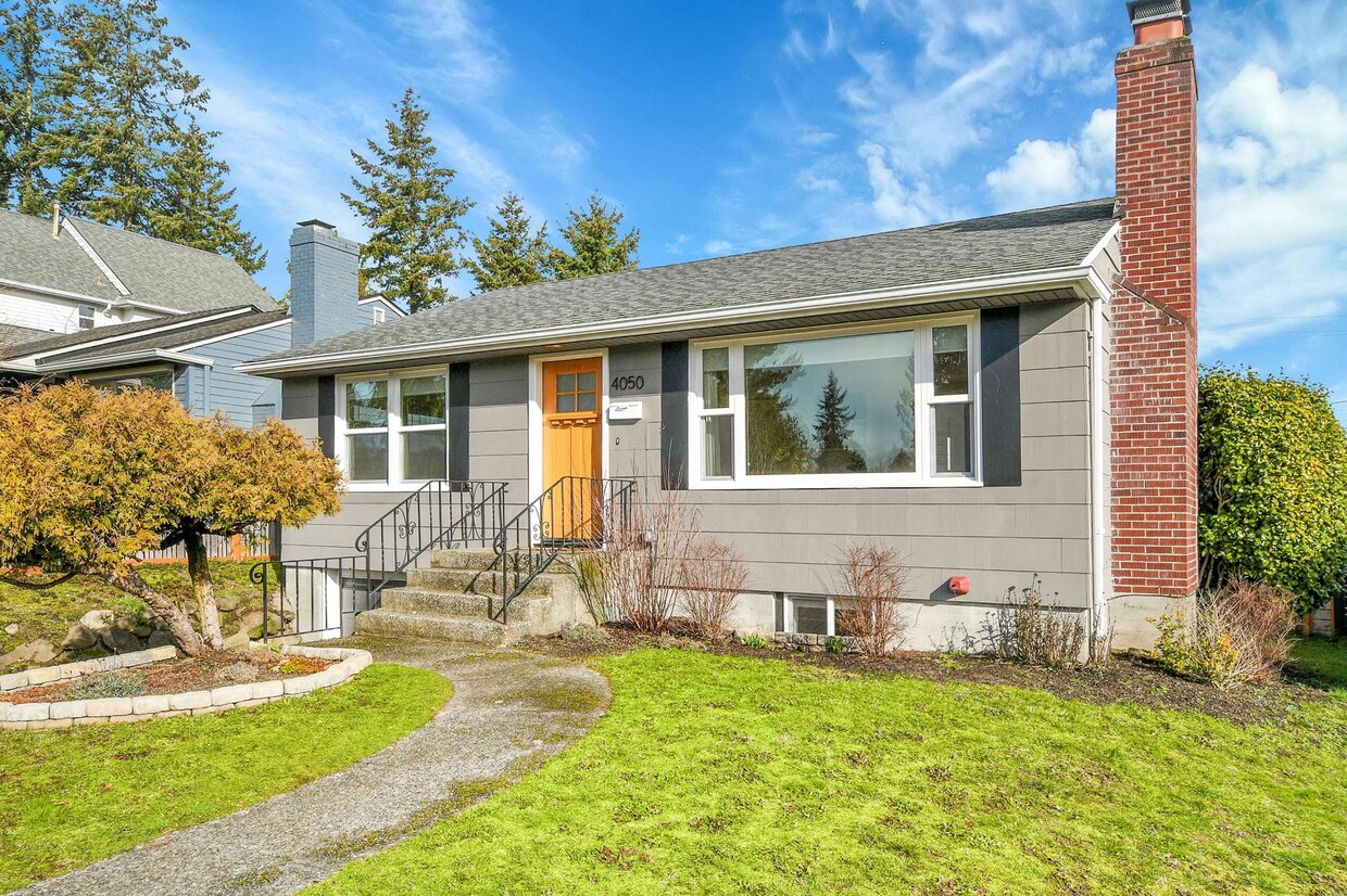 Foto principal - 4050 49th Ave SW