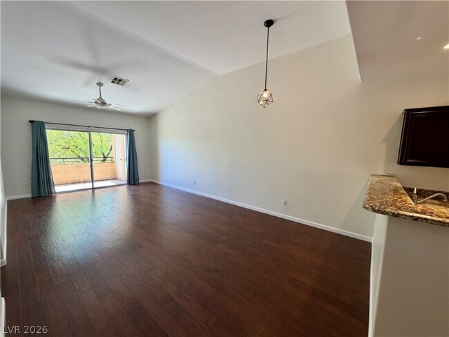 Foto del edificio - 704 Peachy Canyon Cir