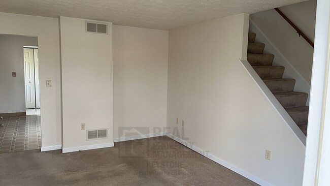 Foto del edificio - Recently repainted 2 Bedroom in Bethel Park!