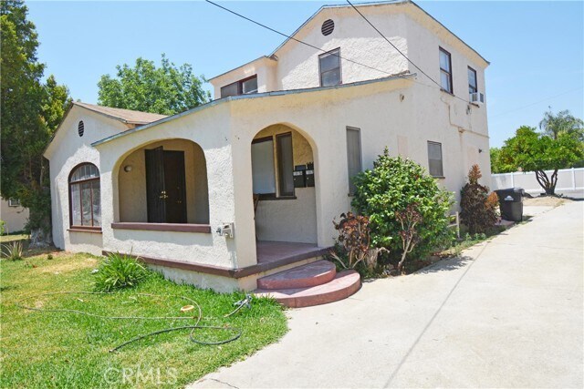 Building Photo - 1067 E D St