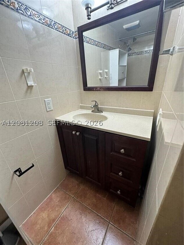 Building Photo - 1801 S Treasure Dr