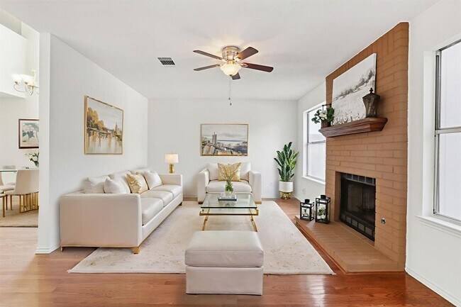 Foto del edificio - 13302 Black Canyon Dr