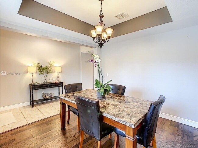 Foto del edificio - 14782 Fells Ln