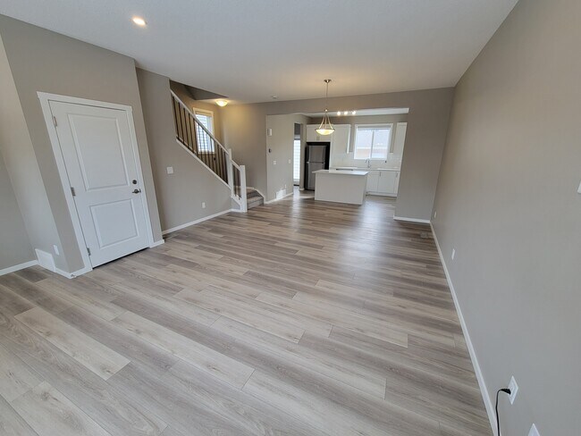 Photo du bâtiment - 20821-2019A 19A Ave NW