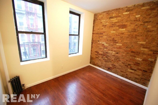 Building Photo - 250 Broome St