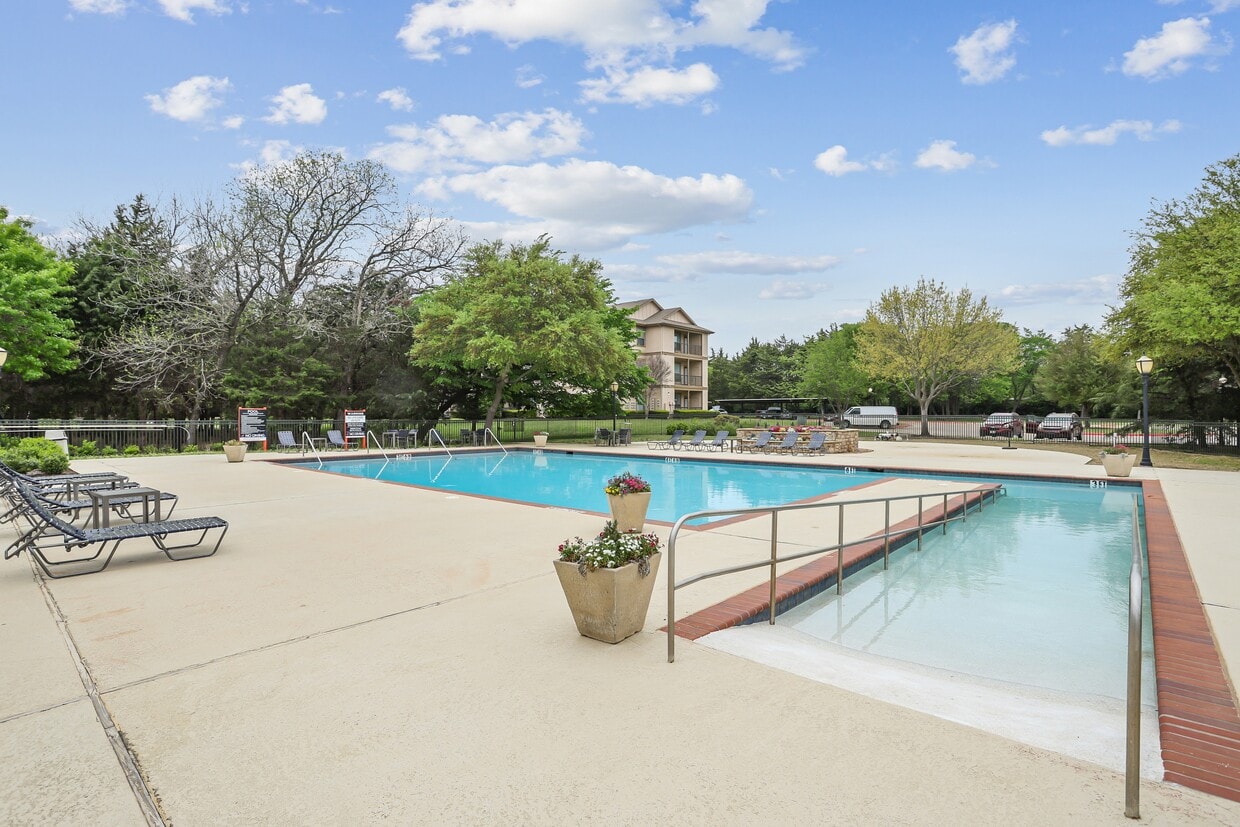 Primary Photo - Nolen Grand Apartments