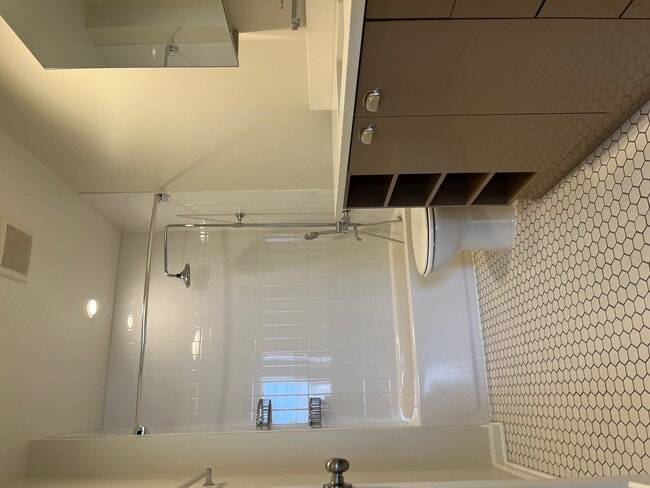 Building Photo - 115 Lake St