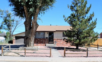 Building Photo - 3211 Fairfield Ln