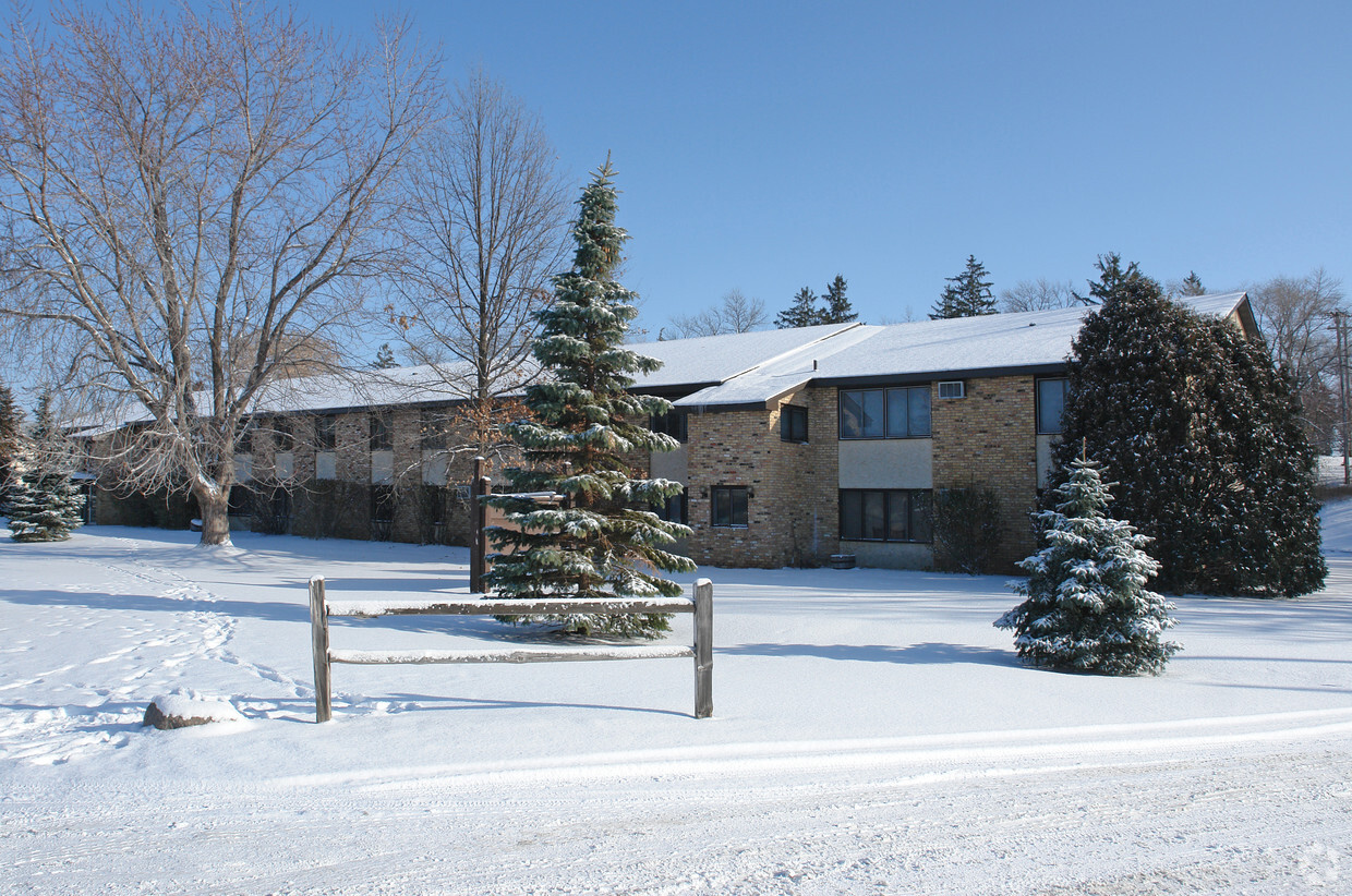 Primary Photo - Fairoak Apartments