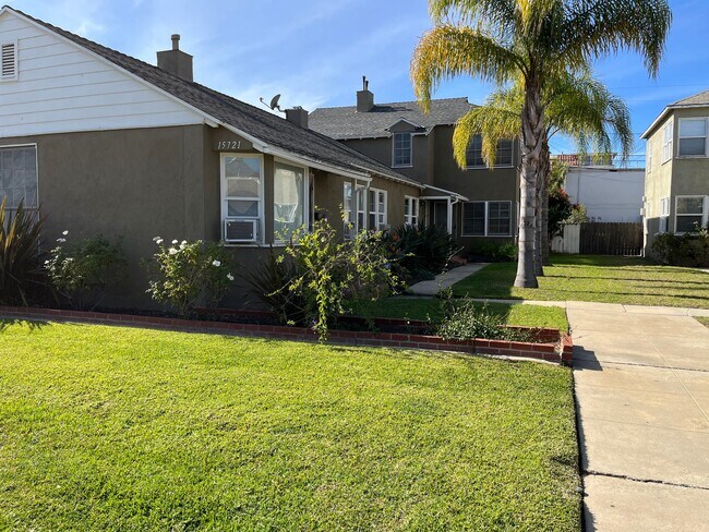 Building Photo - 15721 Halldale Ave