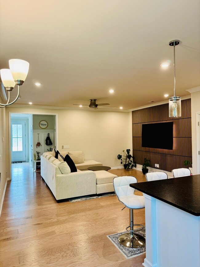 Foto del edificio - 529 Madison Falls Ct
