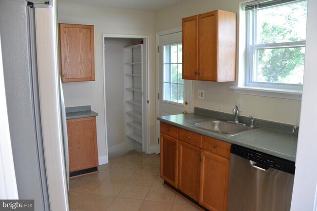 Foto del edificio - 3720 Terrace Dr
