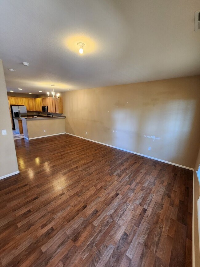 Foto del edificio - Beautiful Townhome