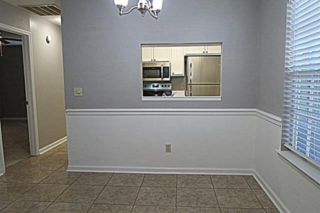 Building Photo - Beautiful 2 bed/ 2 bath townhome Located Off of Mission Road!