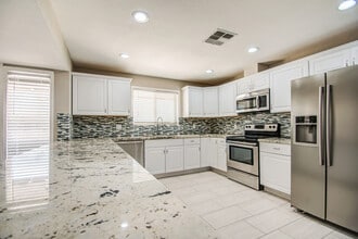Building Photo - 1046 E Bluebell Ln