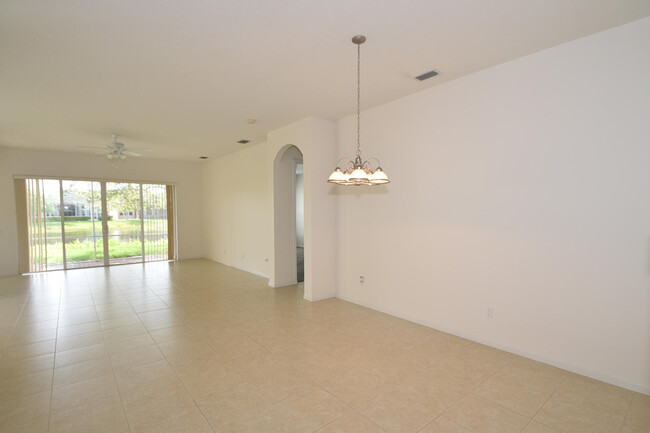Building Photo - 13689 Venice Beach Point