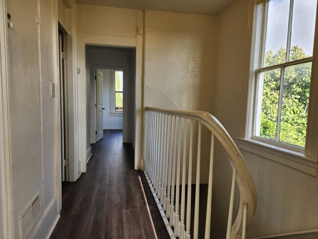 Rellano de arriba - 544 Grant St