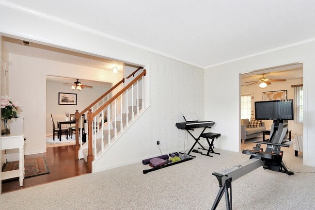 Building Photo - 304 Charity Ln