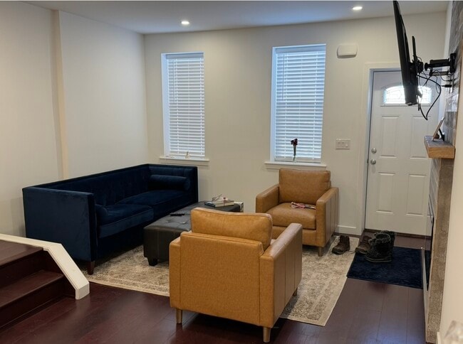 living room - 3520 W Allegheny Ave