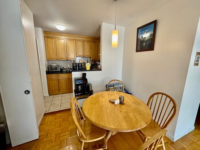 Building Photo - 2 Larose Pl